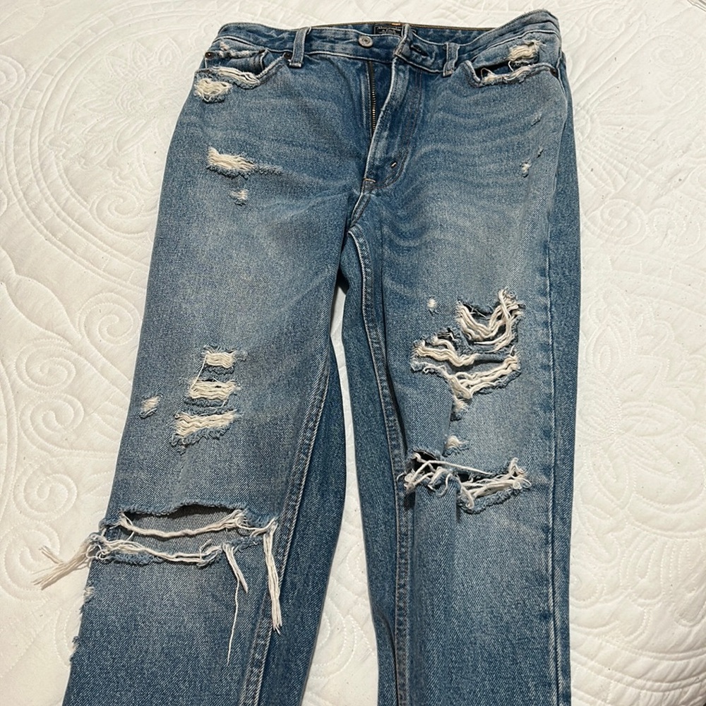 Distressed Abercrombie & Fitch mom jeans